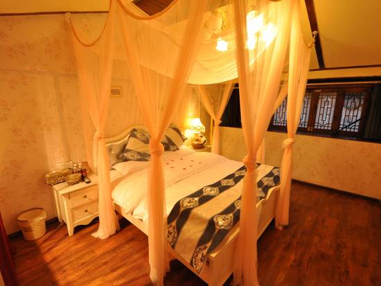 丽江筋斗云精品客栈 古城一隅，云上的栖居时光